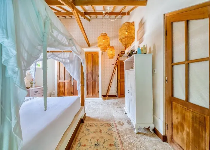 Villa New Listing 1 Bd Vintage Charm In Berawa *