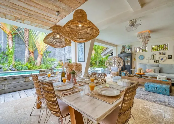 New Listing 1 Bd Vintage Charm In Berawa Canggu