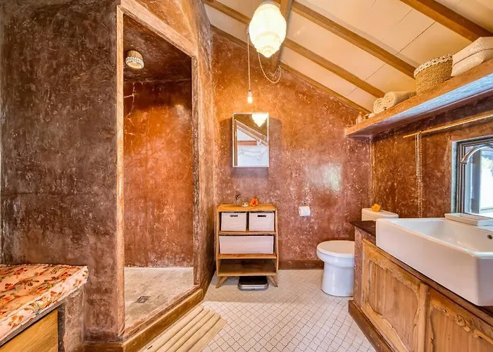 Villa New Listing 1 Bd Vintage Charm In Berawa